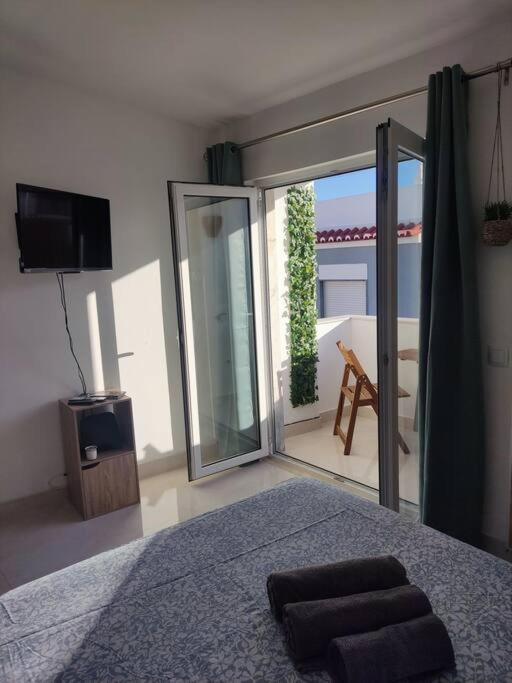 Ribeirinha Apartment *